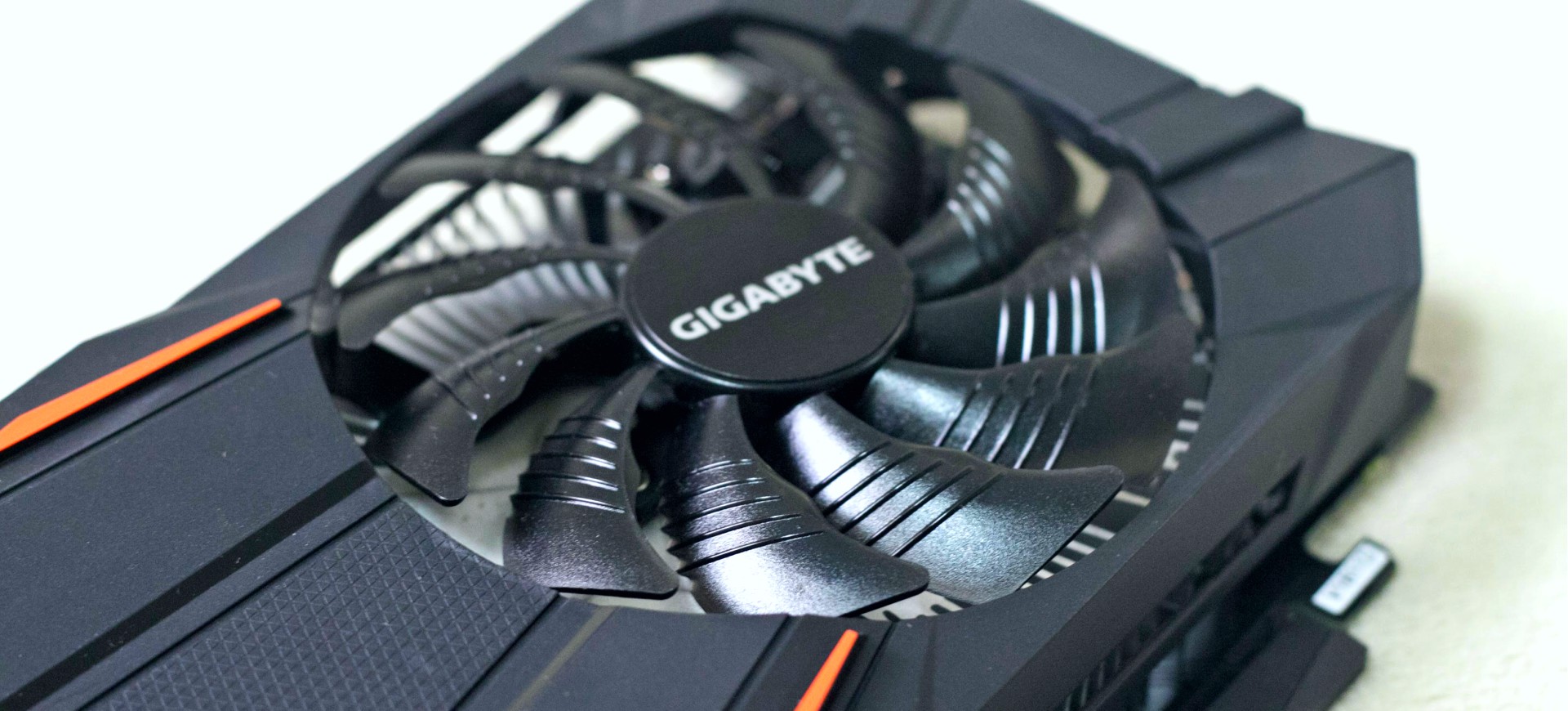 GIGABYTE GeForce GTX 1050 Ti D5 4G - "Ngựa non háu đá"