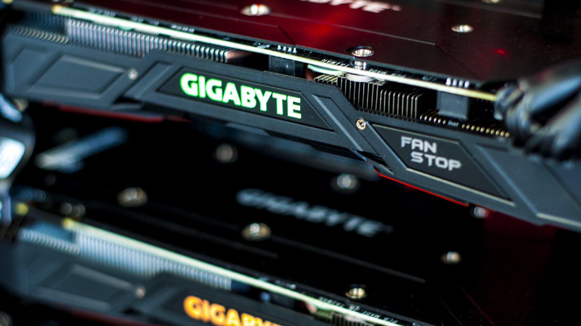 MÙA ĐÔNG KHÔNG LẠNH KHI CÓ... GIGABYTE BÊN CẠNH