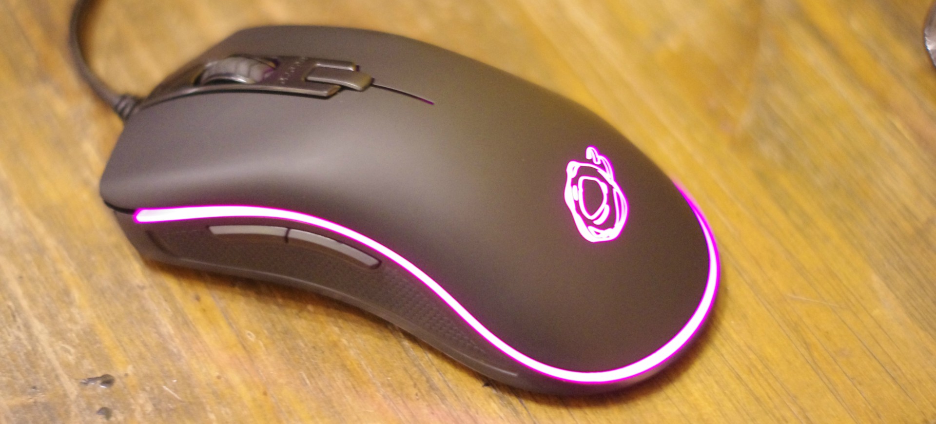 Ozone Neon M50 – Đánh giá Gaming Gear