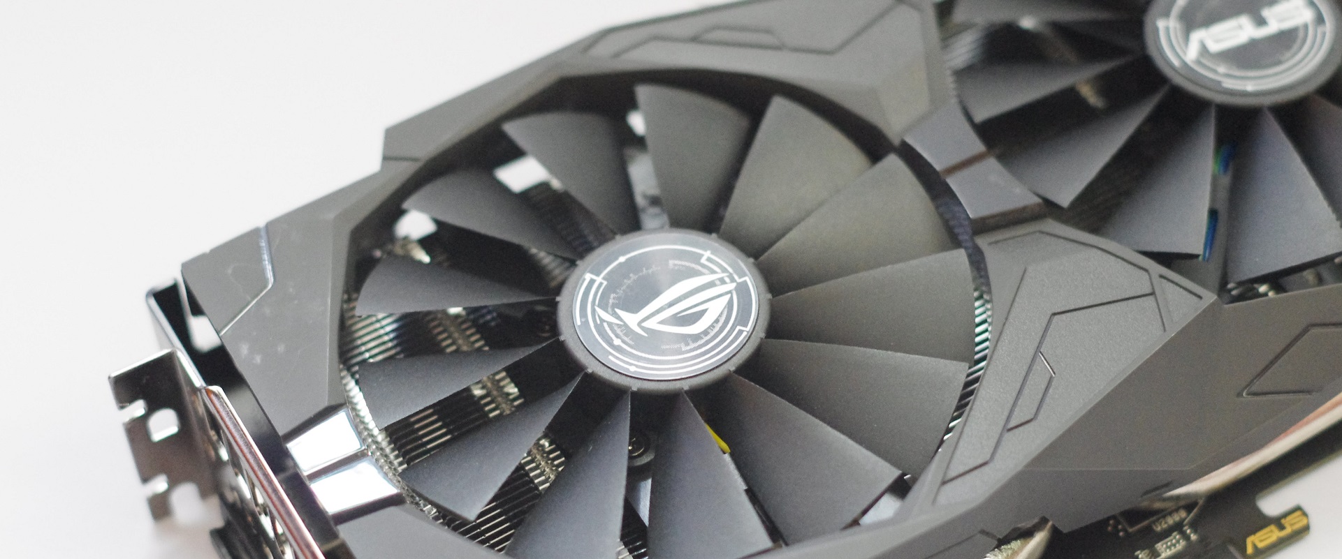 ASUS STRIX RX 570 4GB OC - Đánh Giá Gaming Gear