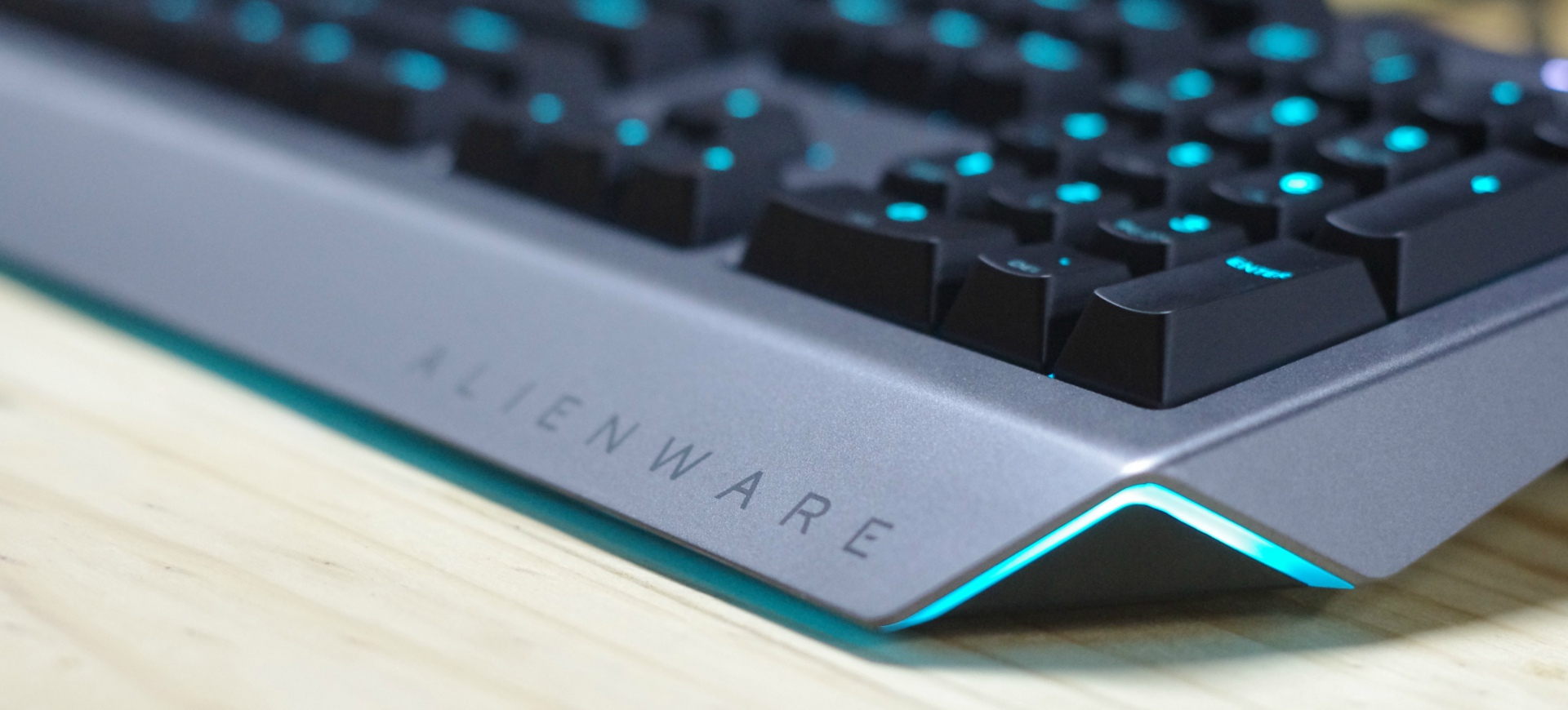 Alienware AW768 - Người ngoài hành tinh có còn "nguy hiểm"?