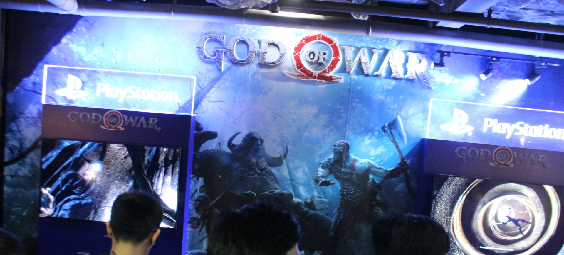 Tưng bừng sự kiện ra mắt God of War lúc... nửa đêm tại Việt Nam