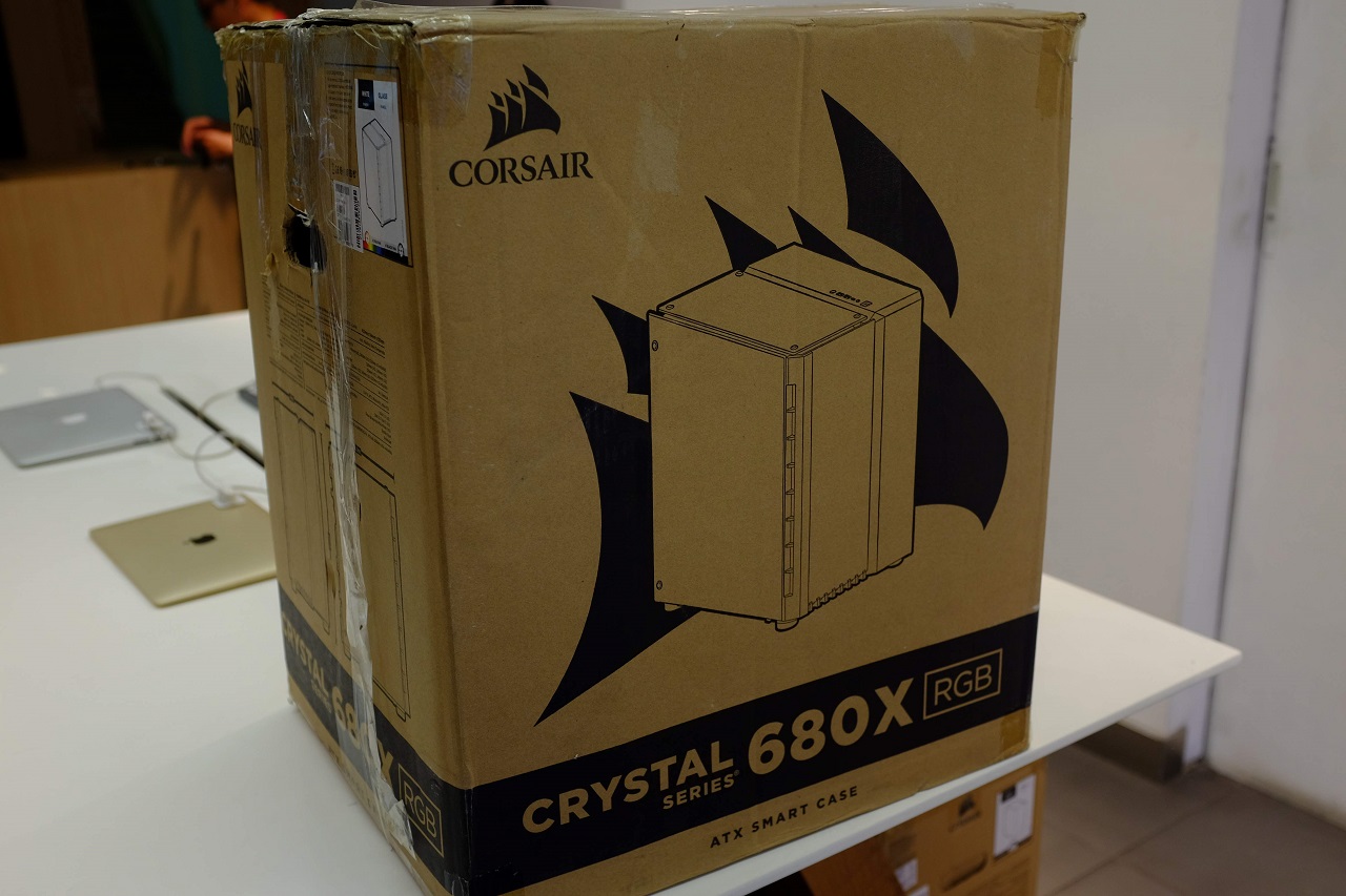 Corsair Crystal 680X Series RGB – Lớn hơn, “xịn xò” hơn
