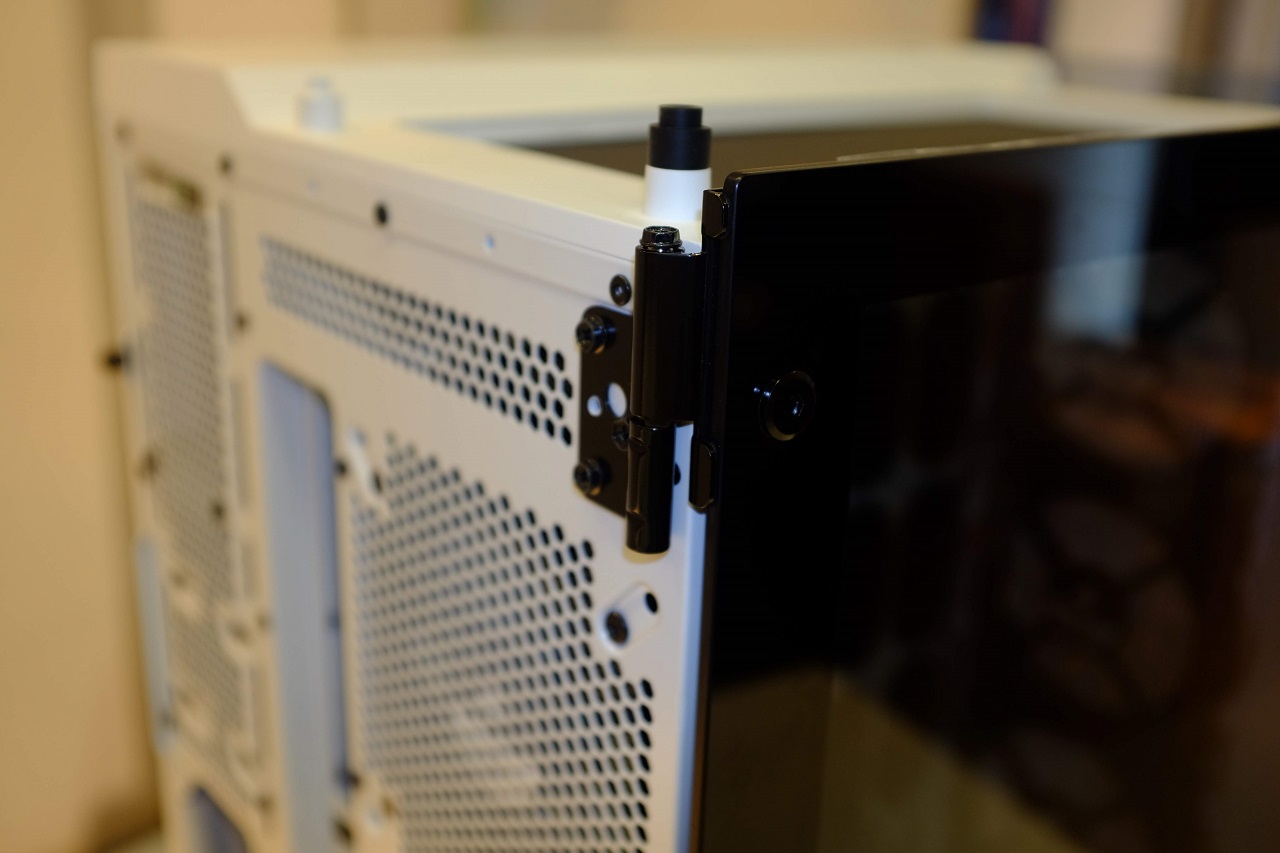 Corsair Crystal 680X Series RGB – Lớn hơn, “xịn xò” hơn