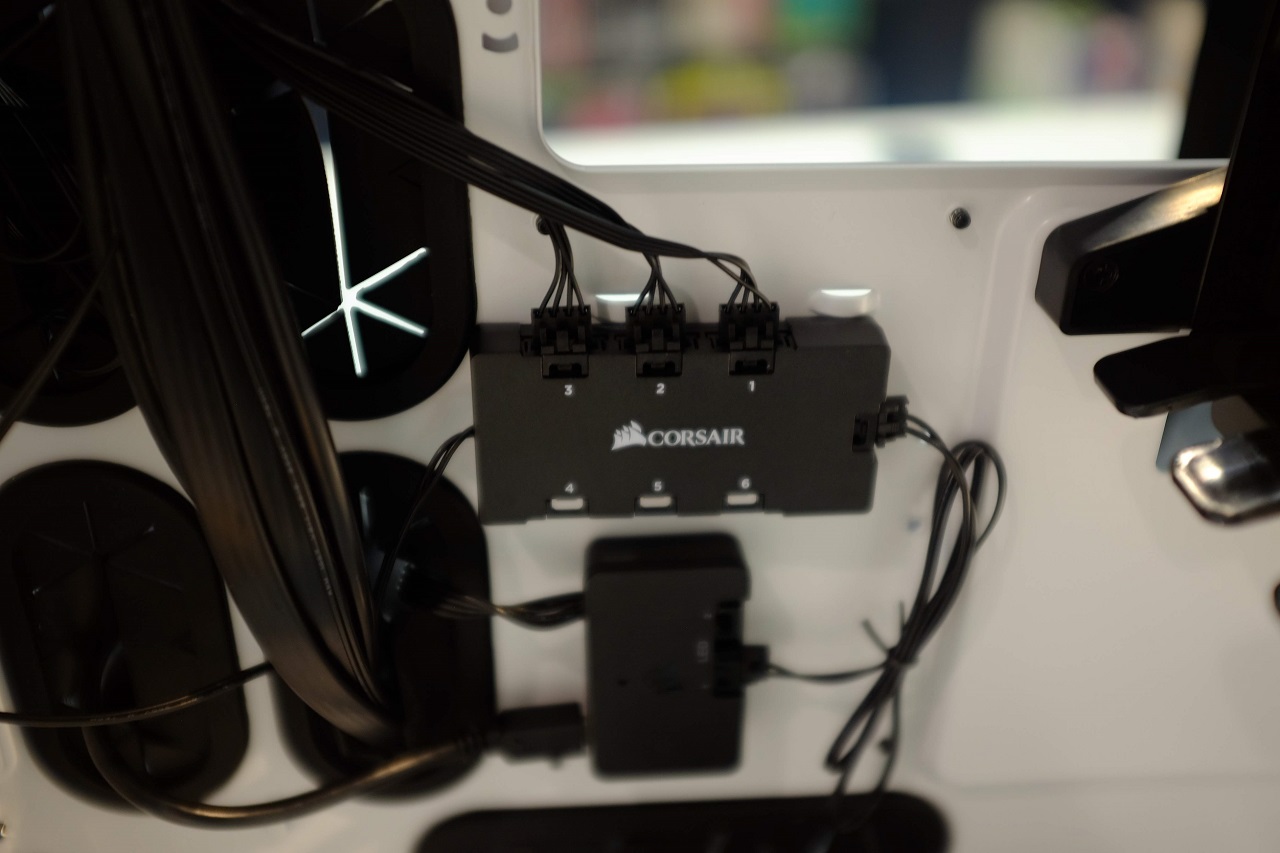 Corsair Crystal 680X Series RGB – Lớn hơn, “xịn xò” hơn