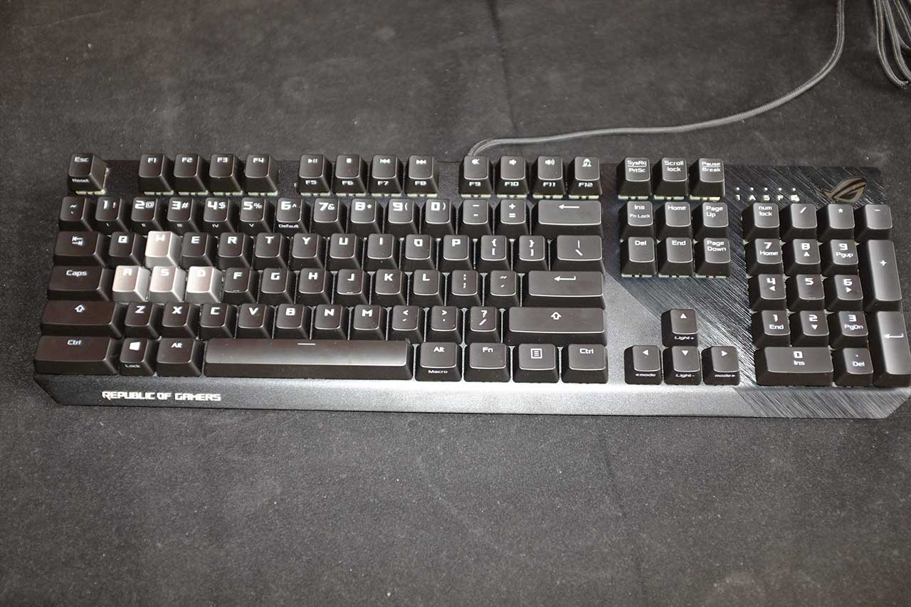 ROG Strix Ctrl giới thiệu