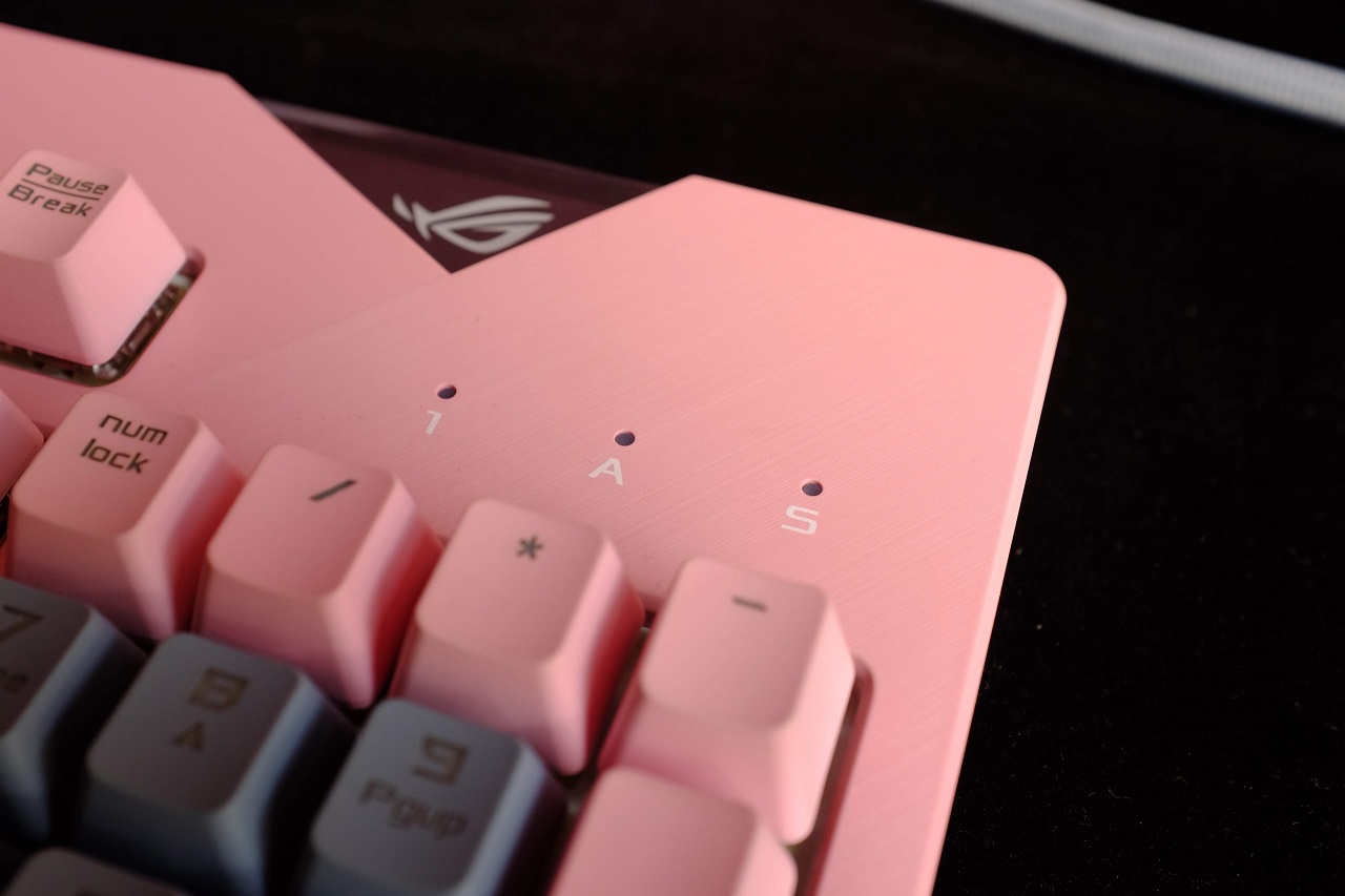 ASUS ROG STRIX FLARE PNK LTD – Nguồn cảm hứng từ "nữ quyền"