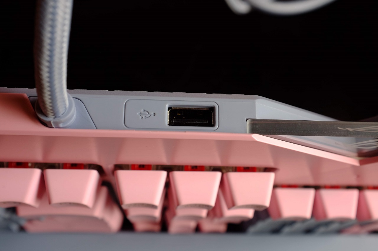 ASUS ROG STRIX FLARE PNK LTD – Nguồn cảm hứng từ "nữ quyền"