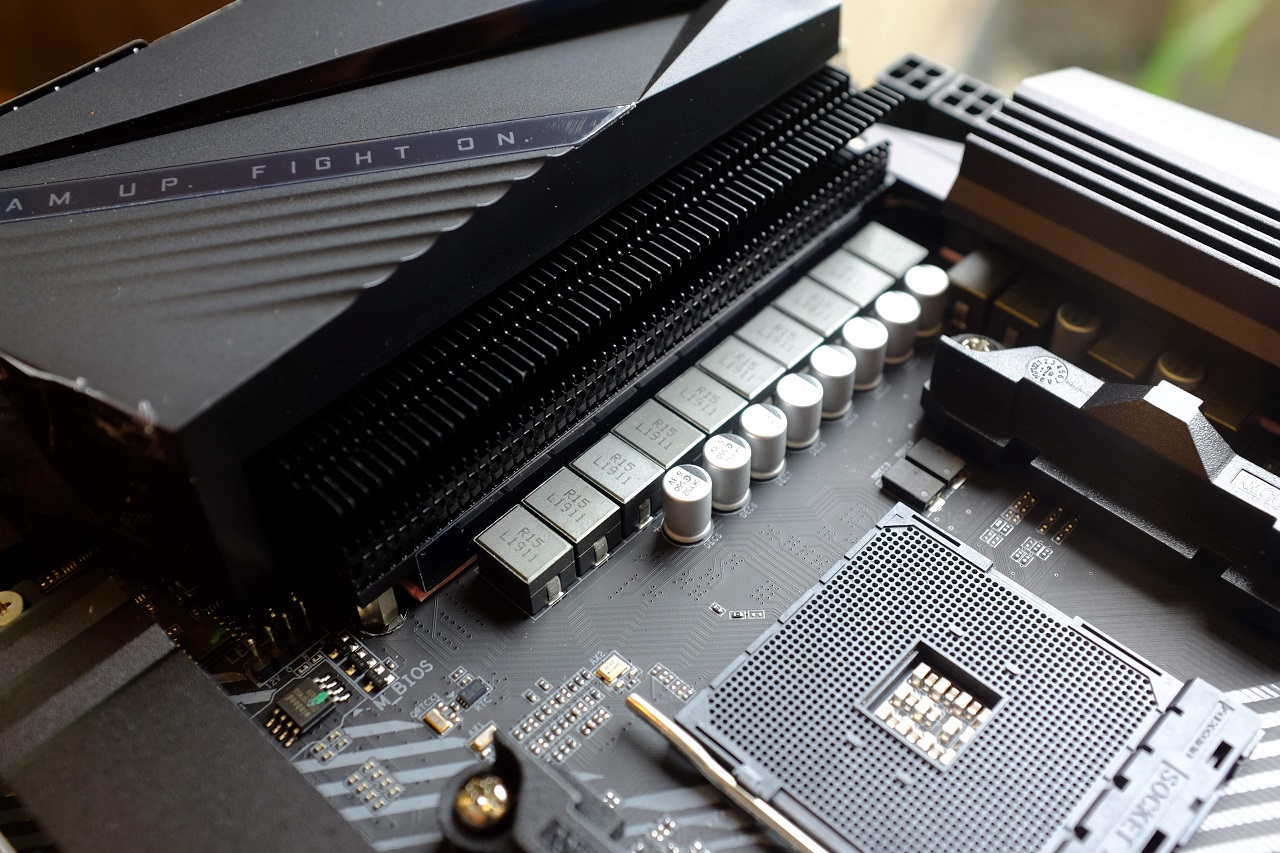 GIGABYTE AORUS X570 PRO – Em út nhưng không... ốm yếu