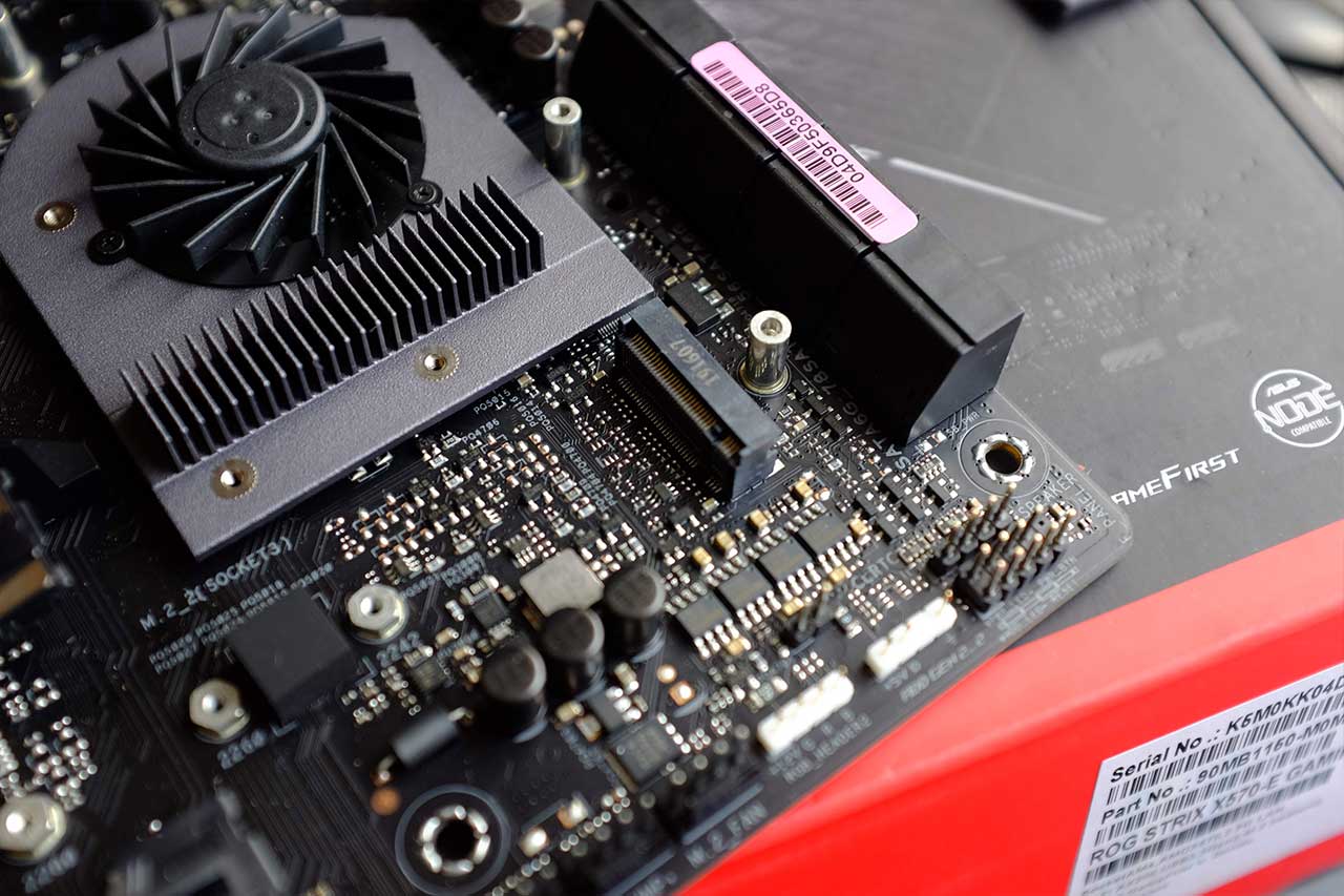 ASUS Strix X570 E Gaming, AMD Ryzen 7 3700x