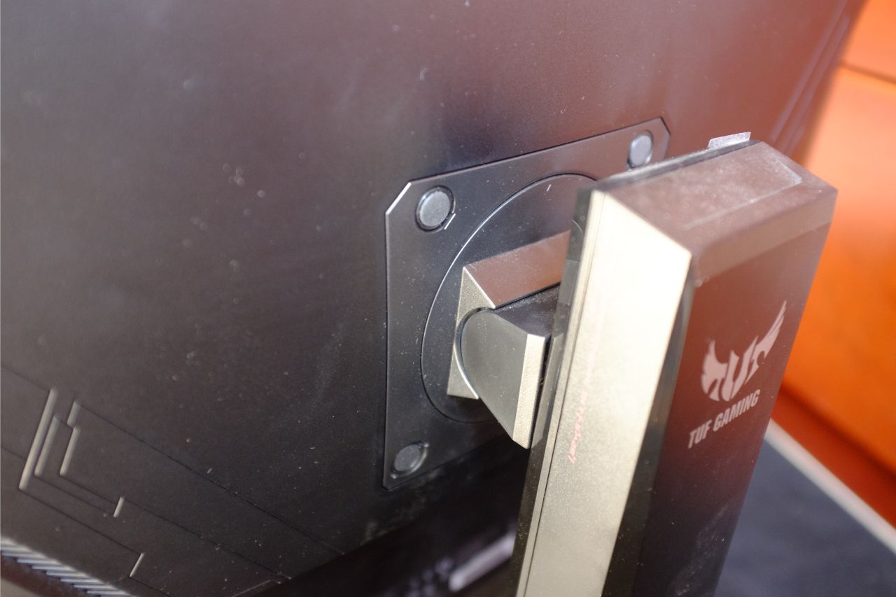 ASUS TUF GAMING VG32VQ 