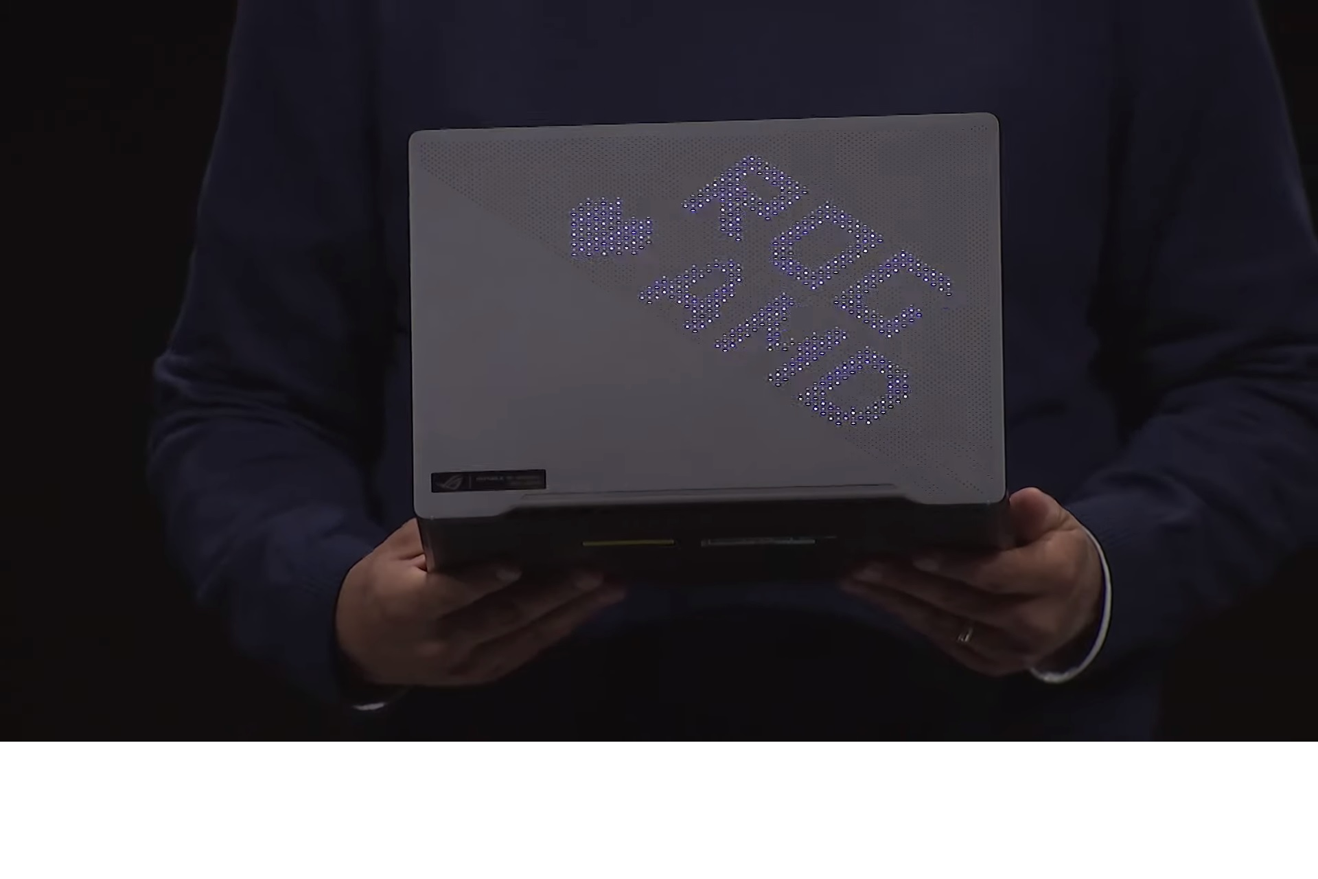 ROG Zephyrus G14 là laptop có mặt lưng hiển thị ảnh động!