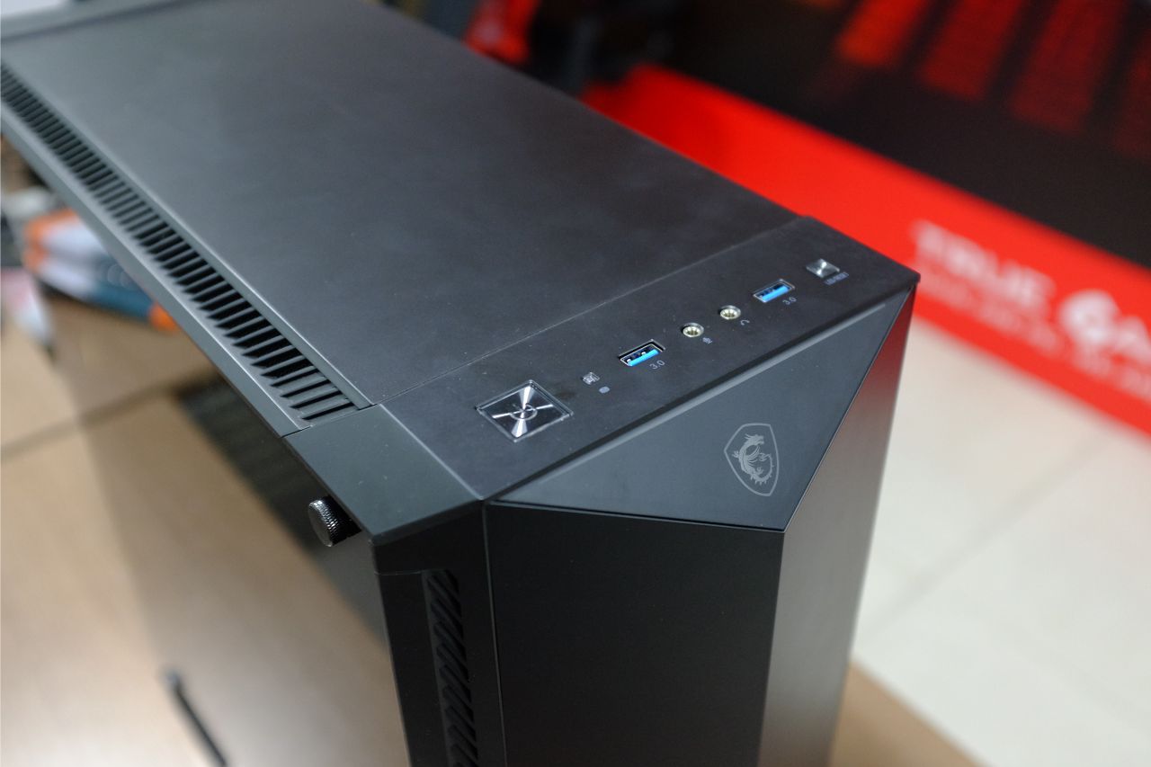 MSI MPG GUNGNIR 100