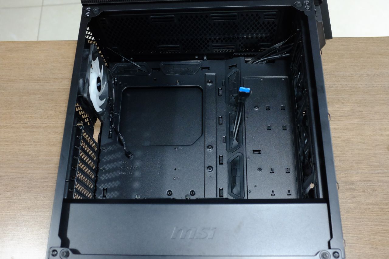 MSI MPG GUNGNIR 100