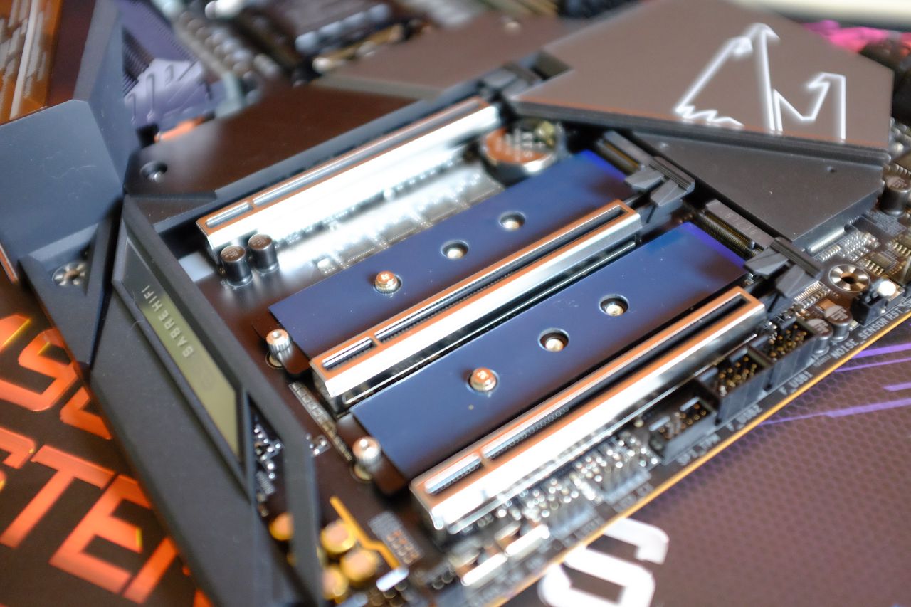 Z490 AORUS Master - Đánh Giá Nhanh