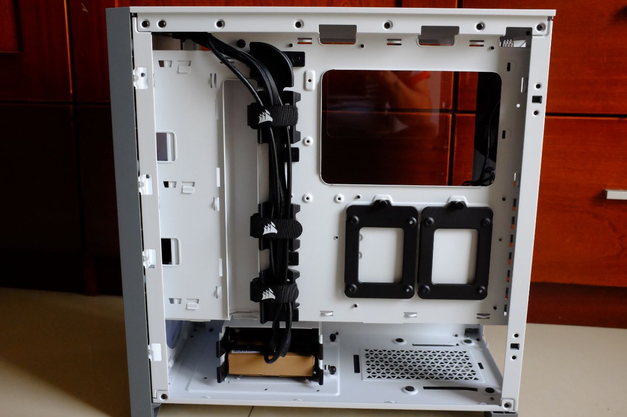Corsair 4000D Tempered Glass Mid-Tower Gaming Case - Đánh giá nhanh