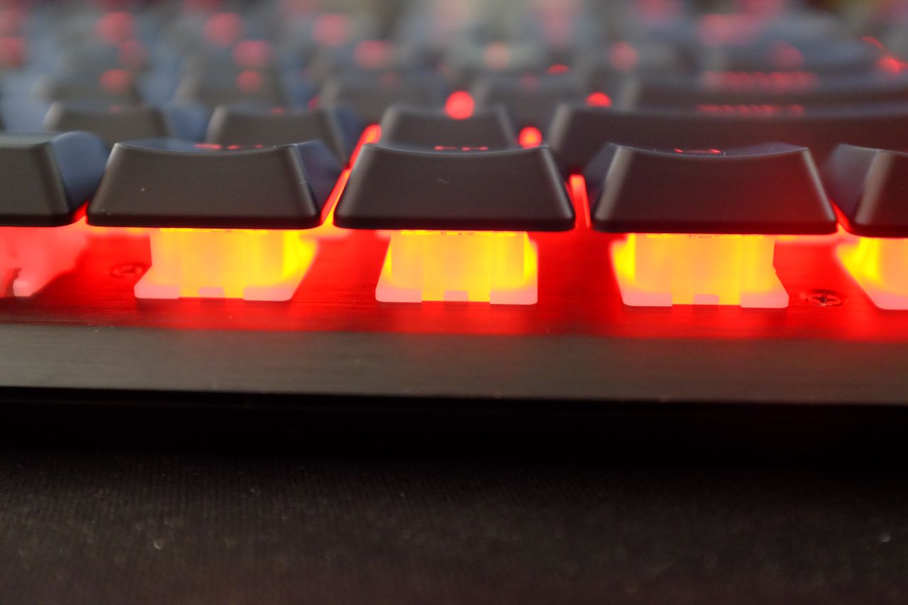 Corsair K60 Pro Mechanical Keyboard - Đánh Giá Gaming Gear