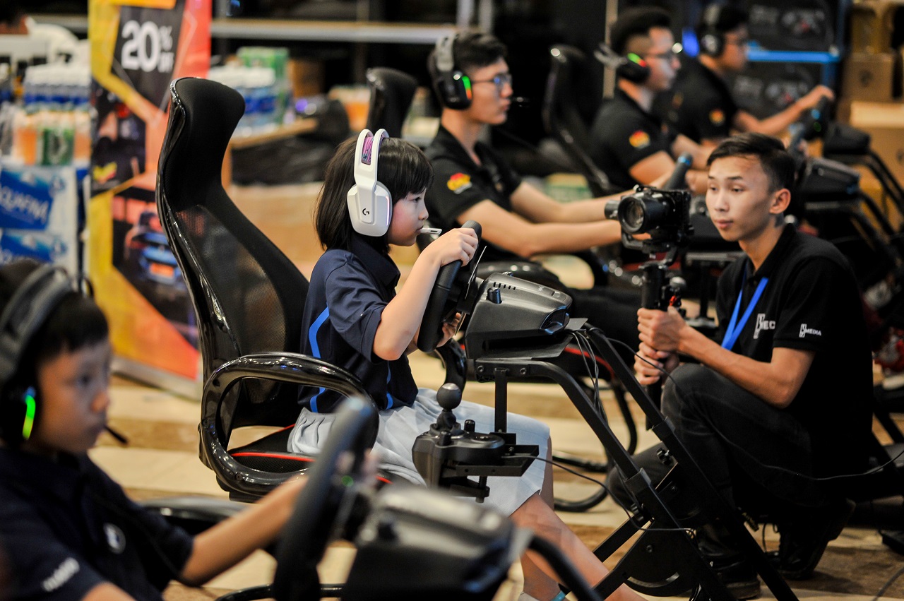 Logitech G29 trở thành tâm điểm tại Bimmerfest 2020