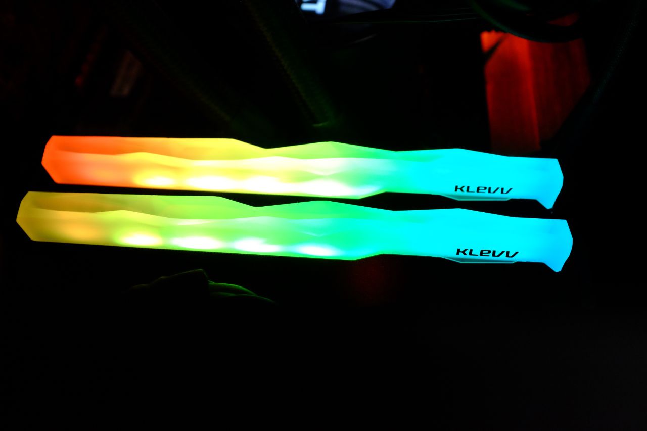 KLEVV CRAS X RGB DDR4 3200MHz - Đánh Giá Nhanh