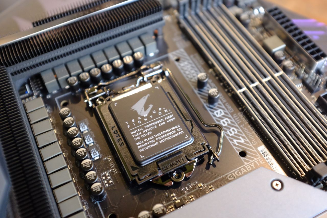 GIGABYTE Z590 AORUS Master - Đánh Giá Nhanh