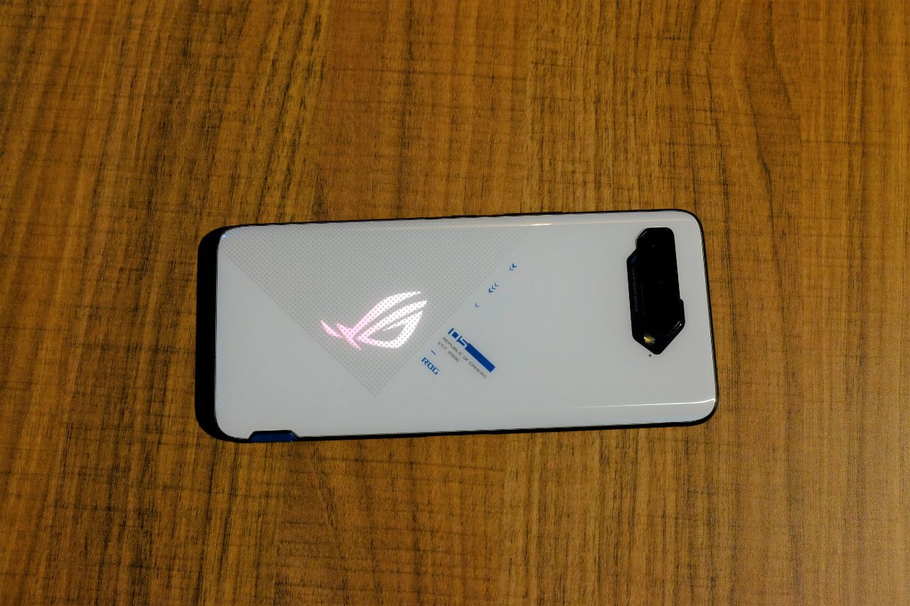 ASUS ROG Phone 5 chính thức ra mắt cộng đồng game thủ