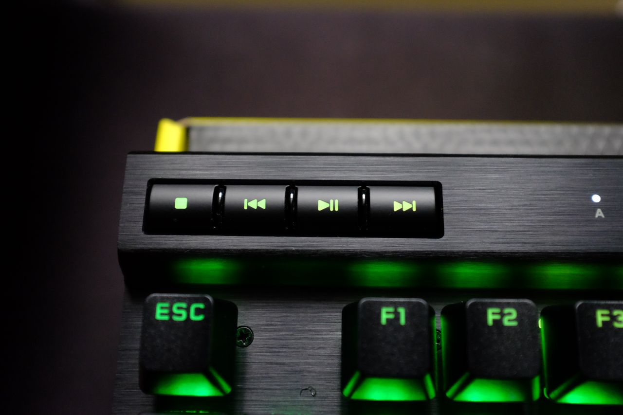 Corsair K70 RGB TKL Champion Series - Đánh Giá Gaming Gear