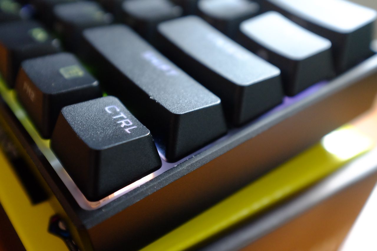 Corsair K65 RGB MINI Gaming Keyboard - Đánh Giá Gaming Gear