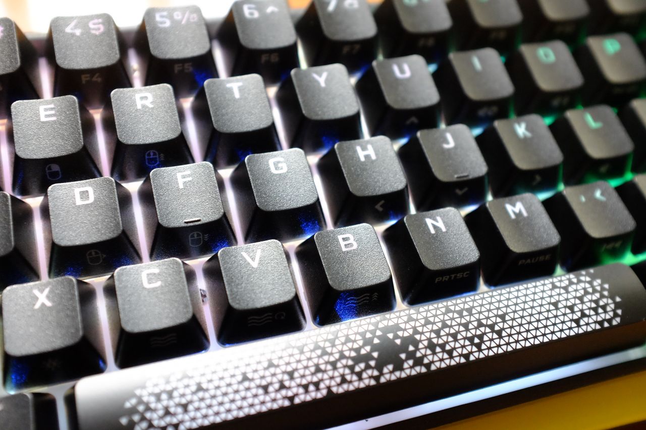 Corsair K65 RGB MINI Gaming Keyboard - Đánh Giá Gaming Gear