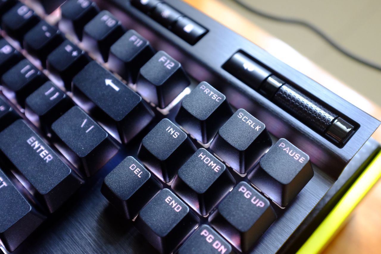 Corsair K70 RGB TKL Red Switch - Đánh Giá Nhanh