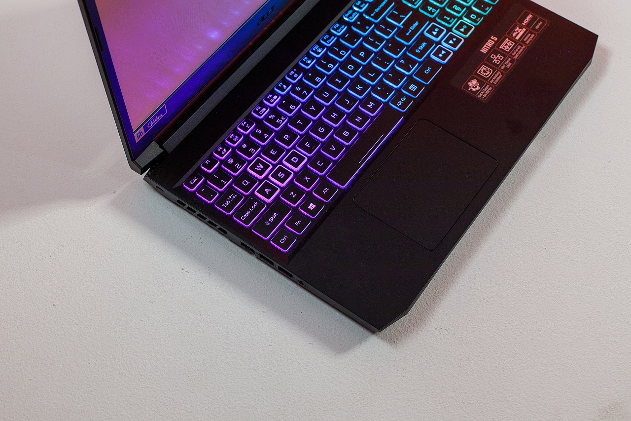 Acer Nitro 5 là laptop sở hữu CPU Intel thế hệ 11 đầu tiên tại Việt Nam