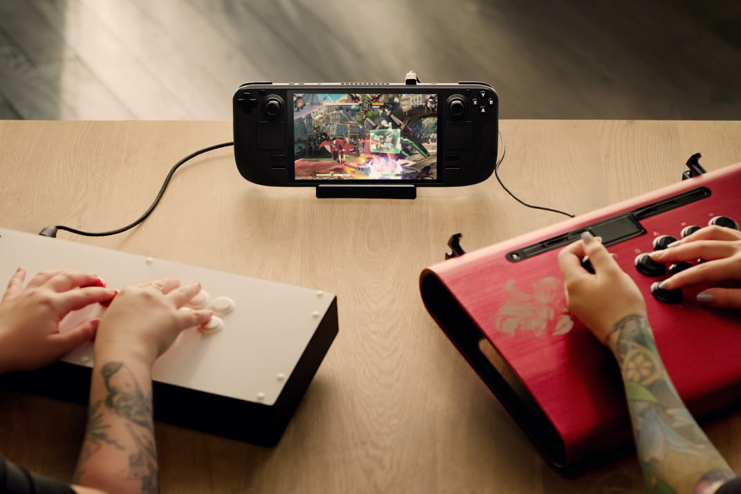 Steam Deck sử dụng cổng USB-C để kết nối với điều khiển analog