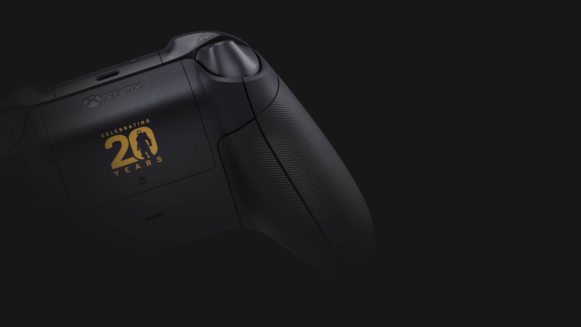 Mặt sau tay cầm Xbox Series X phiên bản kỷ niệm 20 năm Halo 