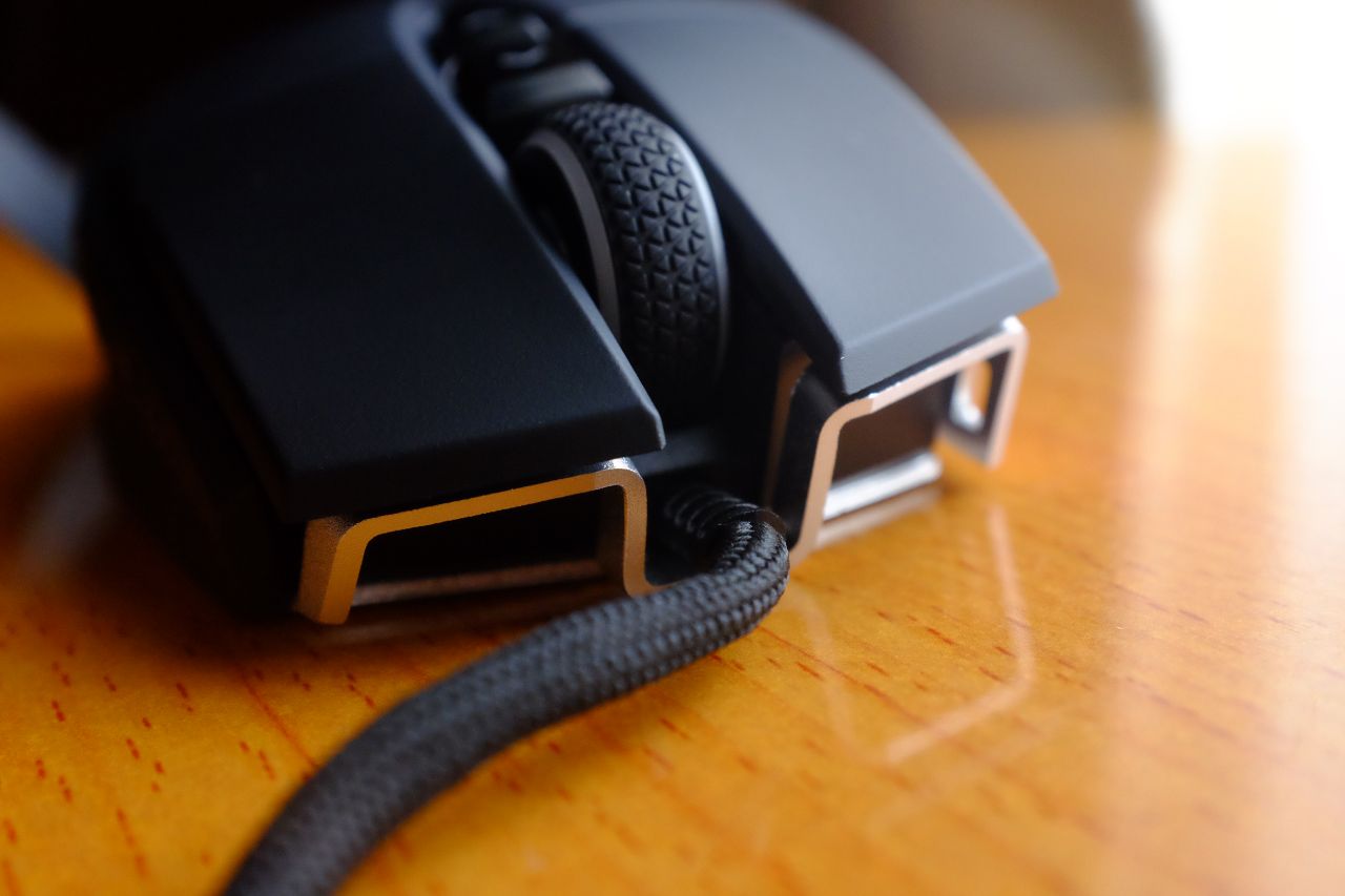 Corsair M65 Ultra RGB - Đánh Giá Gaming Gear