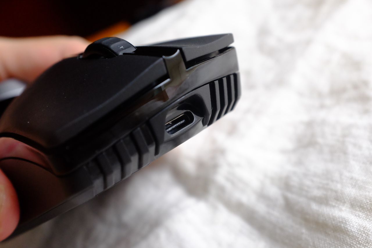 Corsair Sabre PRO Wireless Champion Series - Đánh Giá Gaming Gear