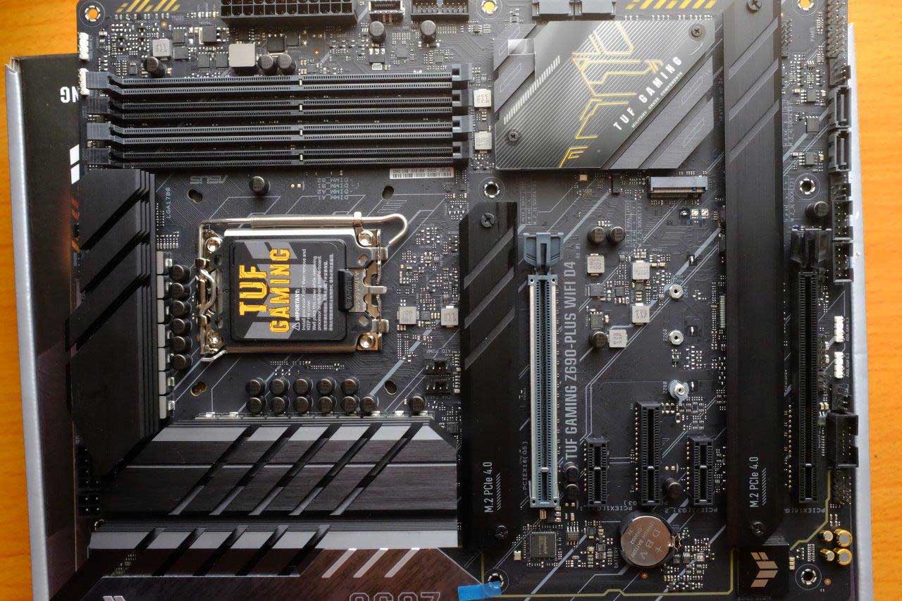 ASUS TUF Gaming Z690 PLUS WIFI D4 - Đánh Giá Nhanh