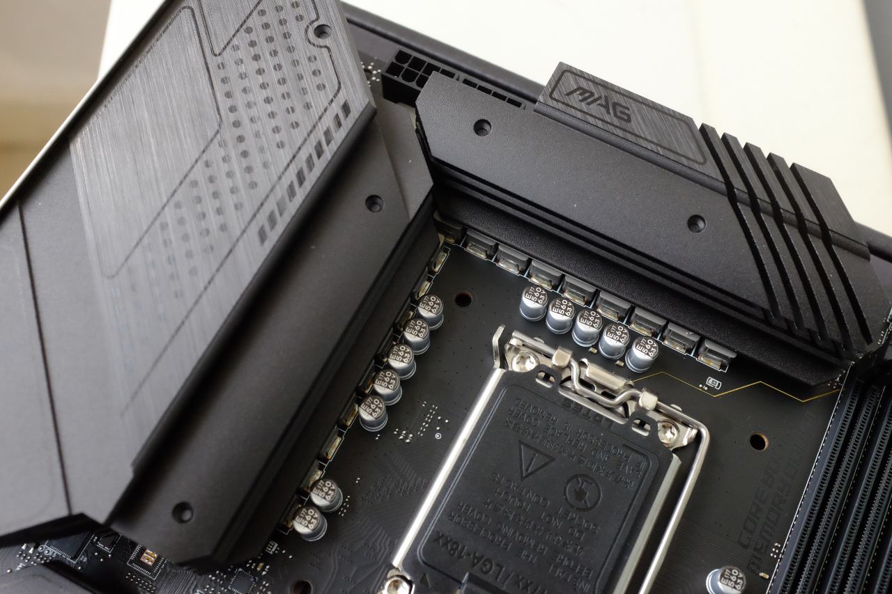 MSI MAG Z690 Tomahawk Wifi DDR4 - Đánh Giá Nhanh