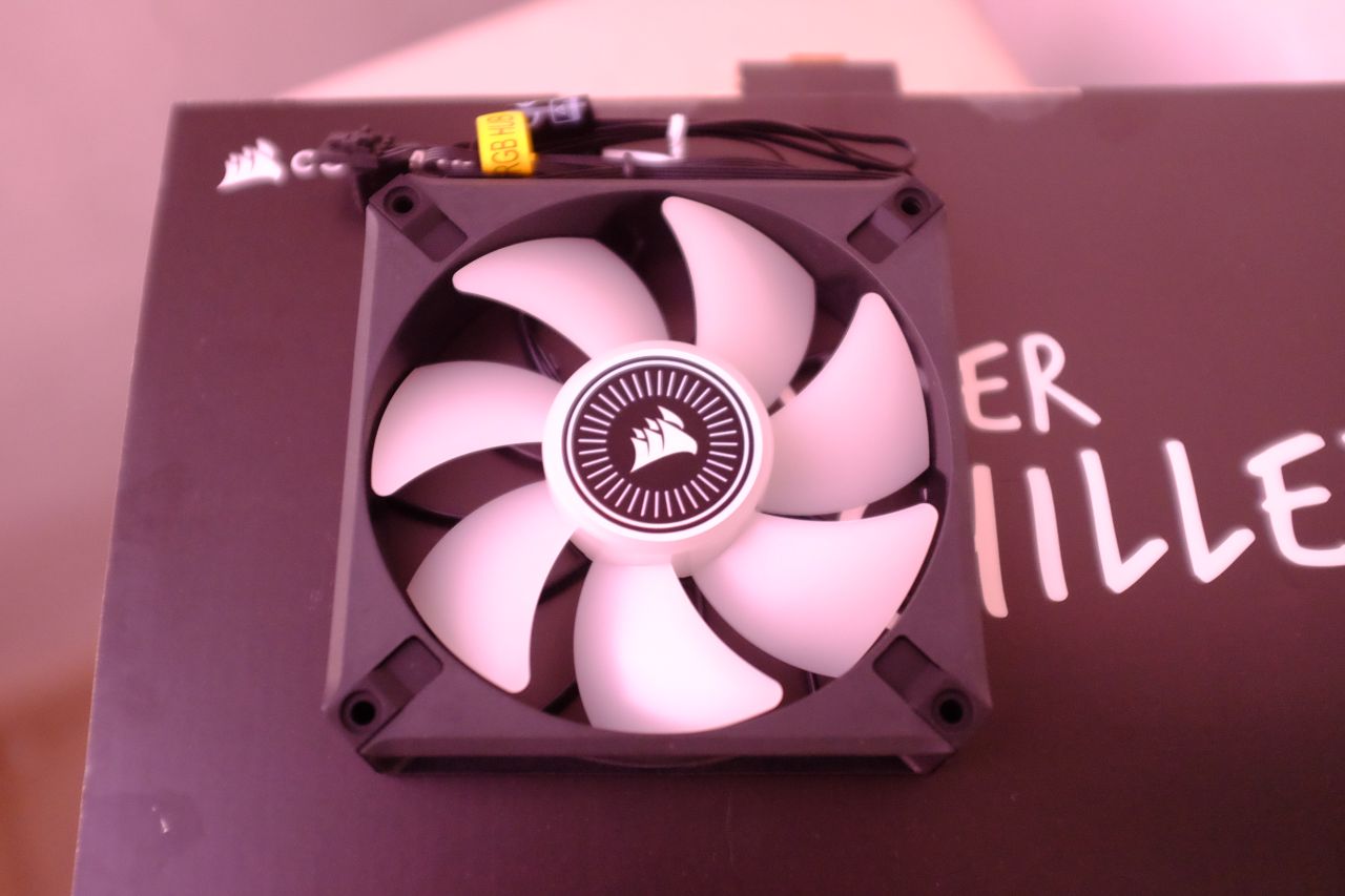 Corsair H100i ELITE LCD Display - Đánh Giá Nhanh