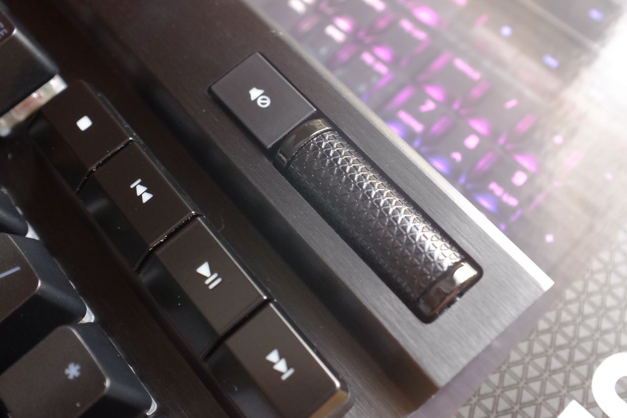 Corsair K70 RGB Pro Red Switch - Đánh Giá Gaming Gear