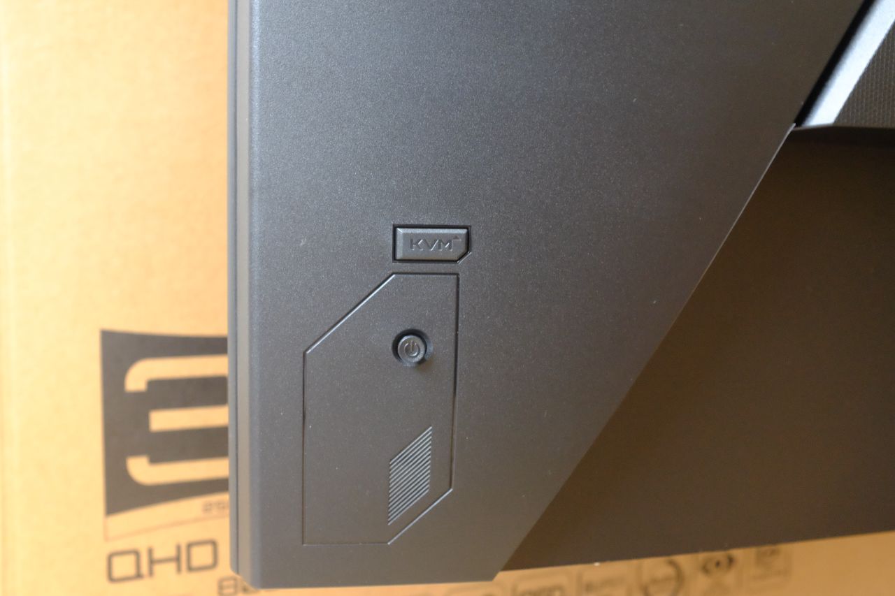 Gigabyte M32QC EK - Đánh Giá Gaming Gear