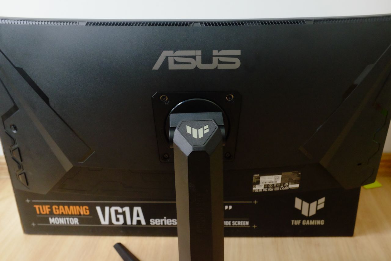 ASUS TUF Gaming VG30VQL1A - Đánh Giá Gaming Gear