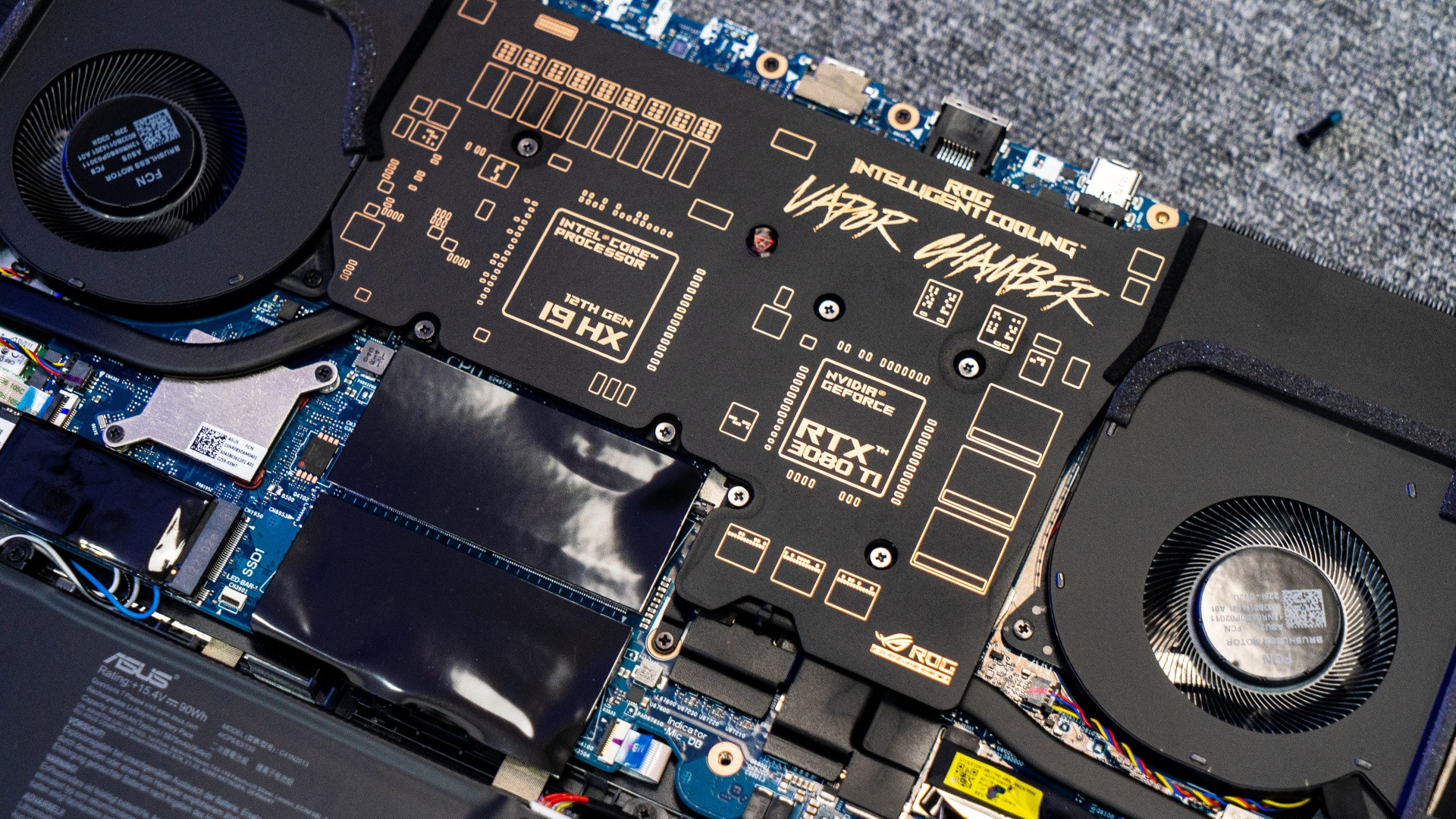 Thiết kế tản nhiệt buồng hơi ROG Strix SCAR 17 SE