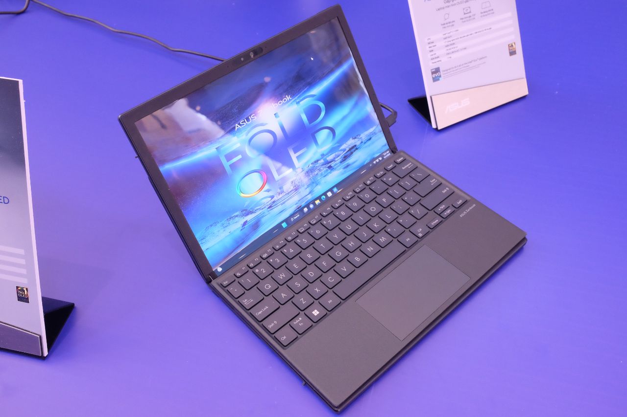 ASUS ra mắt Zenbook 17 Fold OLED - Sự kiện