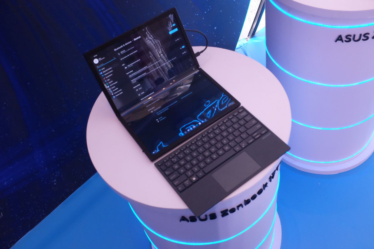 ASUS ra mắt Zenbook 17 Fold OLED - Sự kiện