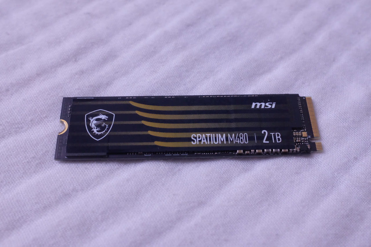 Mặt trước MSI SPATIUM M480