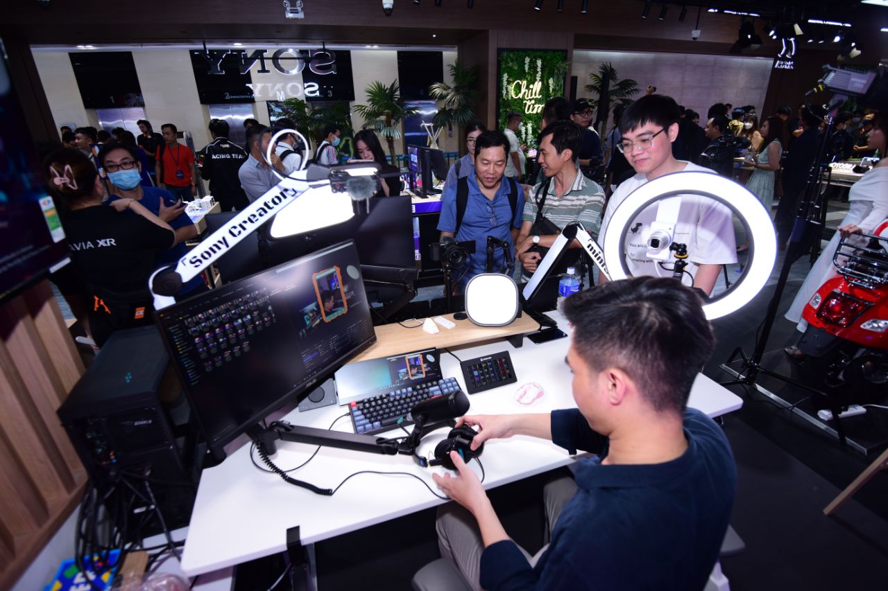 ASUS kết hợp Sony mở khu vực trải nghiệm sáng tạo nội dung - Tin Gadget