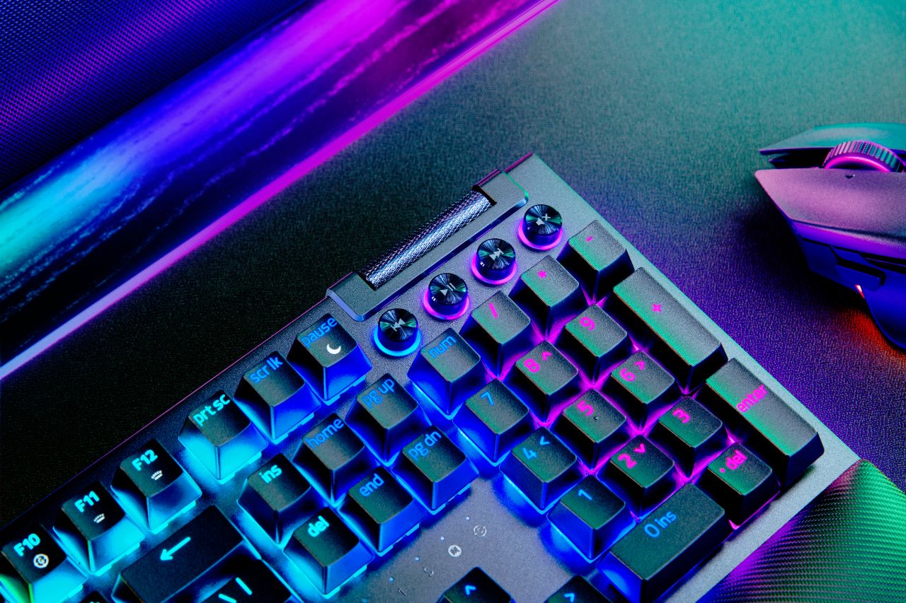 Razer cho ra mắt bàn phím chơi game BlackWidow V4 Pro - Tin Gaming Gear