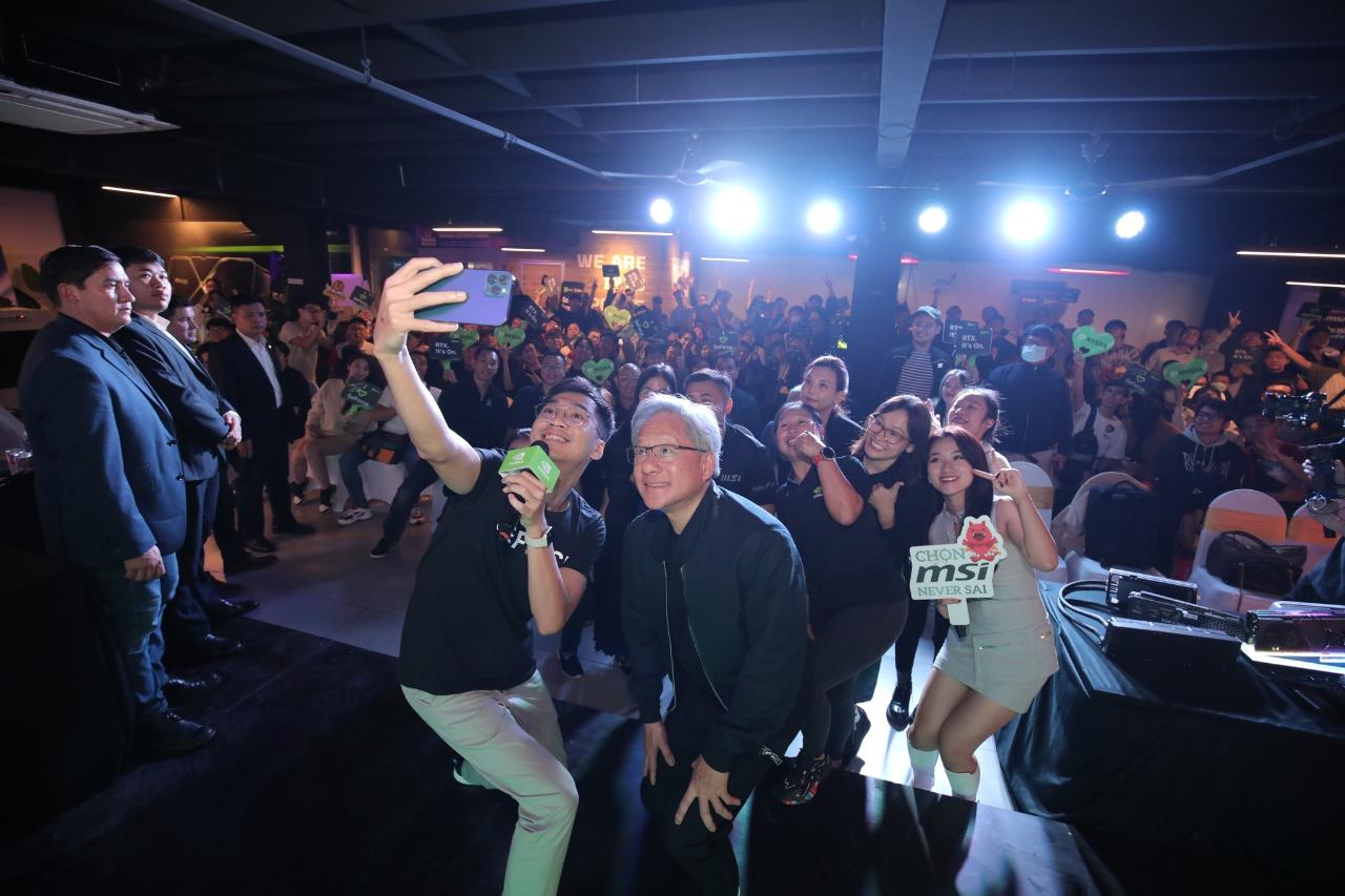 CEO nVidia bất ngờ xuất hiện tại sự kiện GeForce Fans Party - Tin Gaming Gear