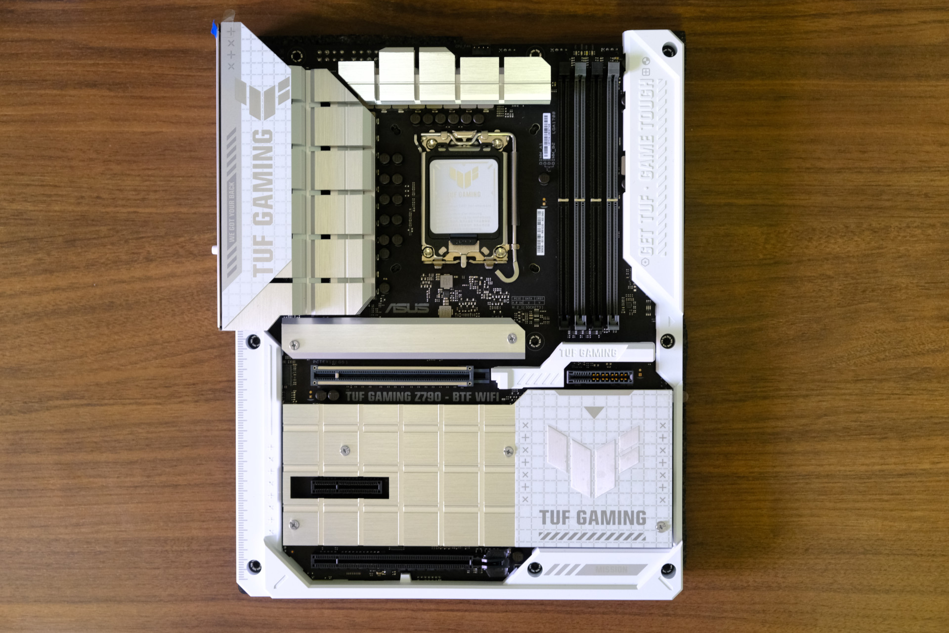 Mặt trước TUF GAMING Z790-BTF WIFI