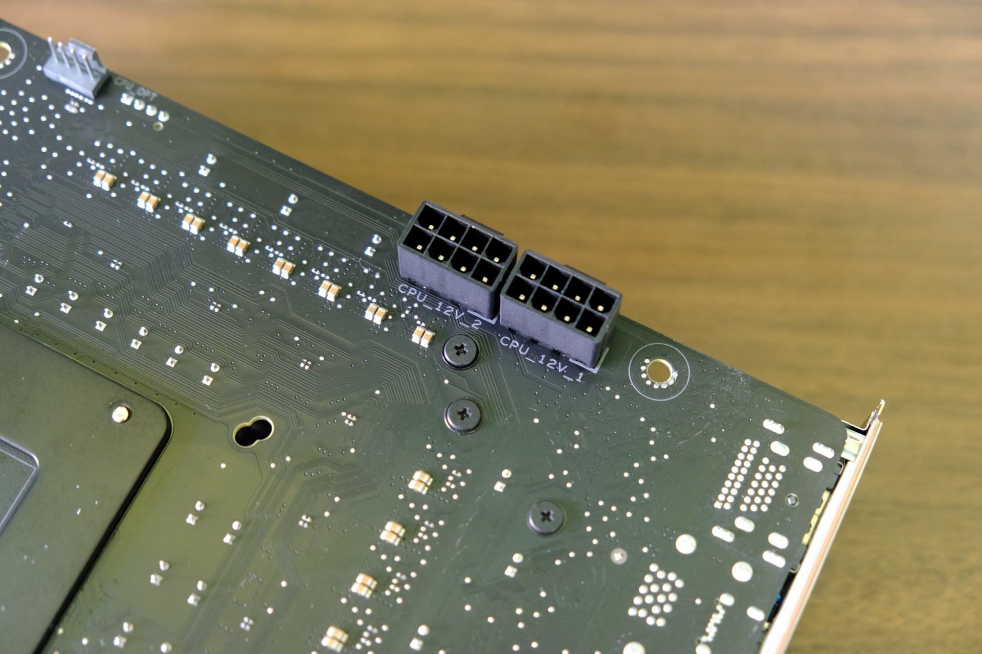 Chân nguồn CPU 8-pin