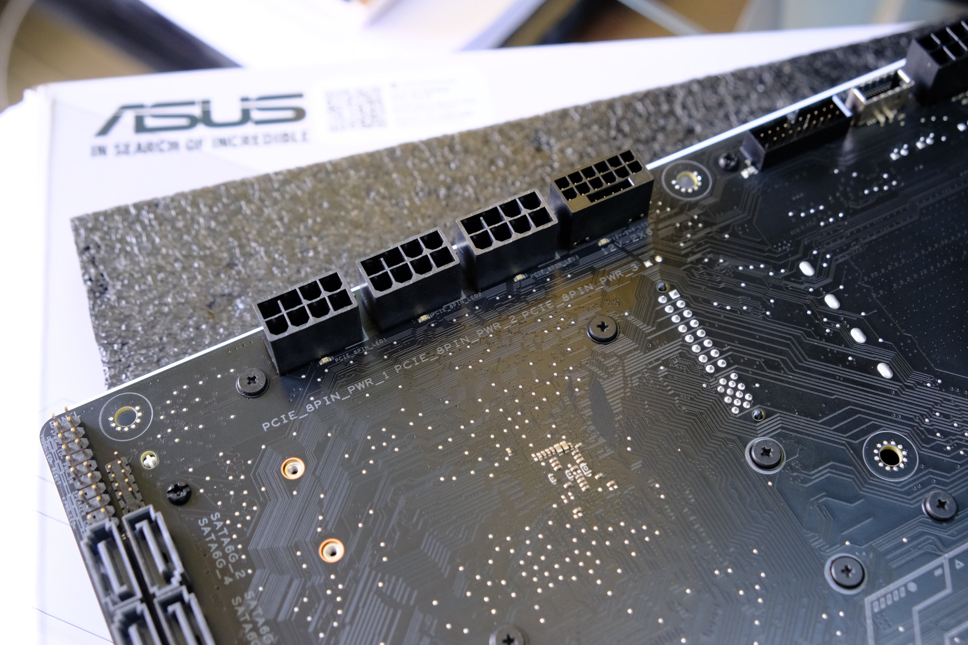 Chân nguồn PCIe 8-pin và 12VHPWR